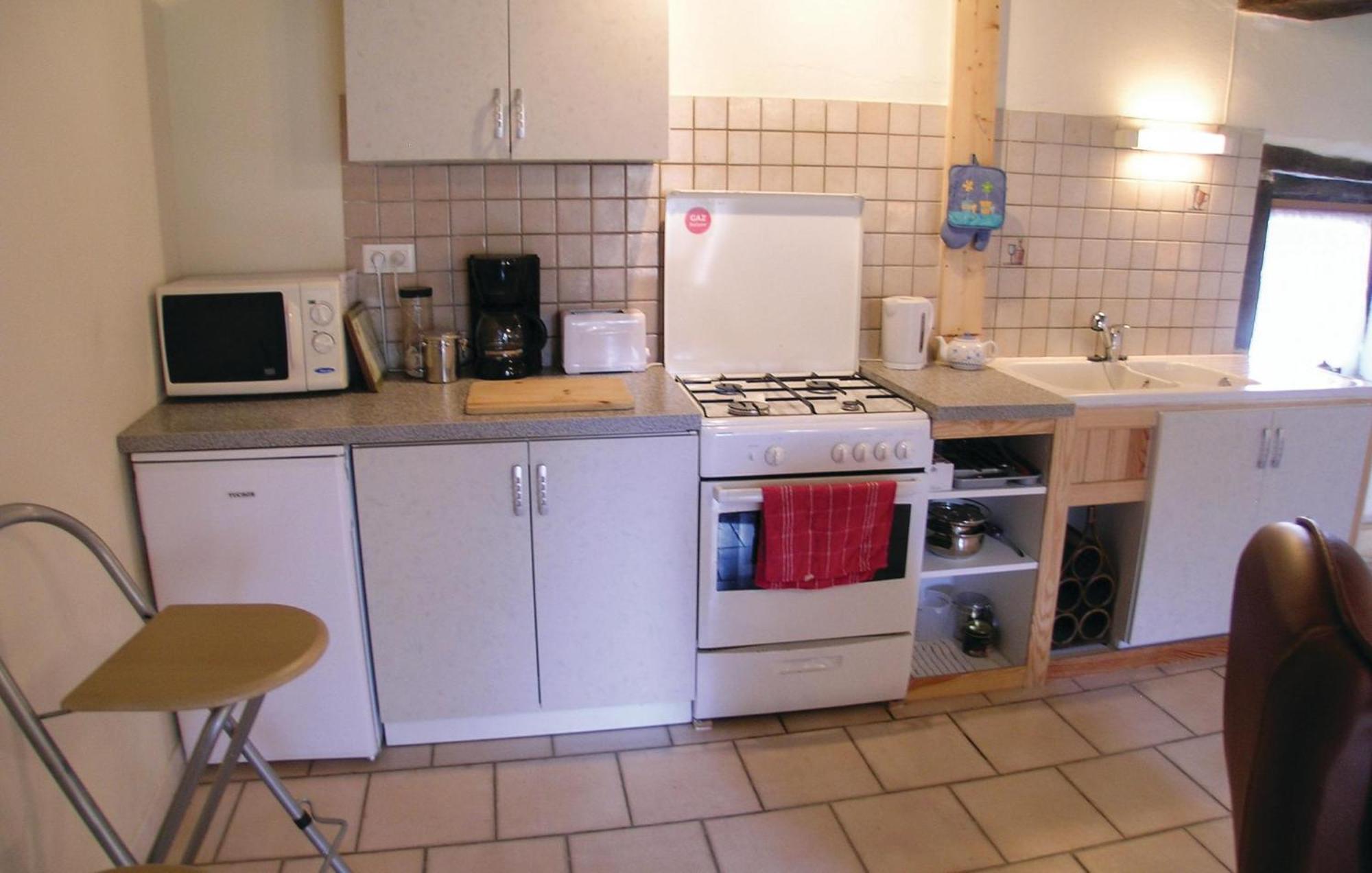 1 Bedroom Nice Home In Saint Martin Le Mault Экстерьер фото