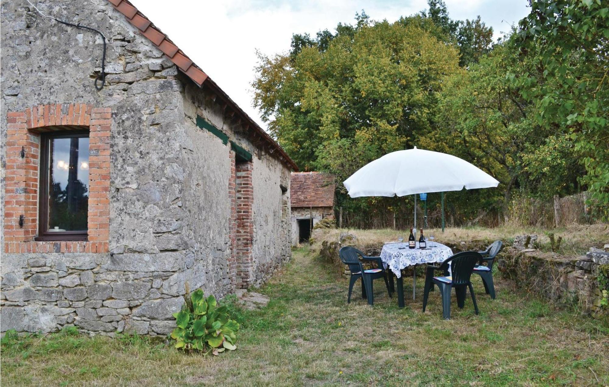 1 Bedroom Nice Home In Saint Martin Le Mault Экстерьер фото